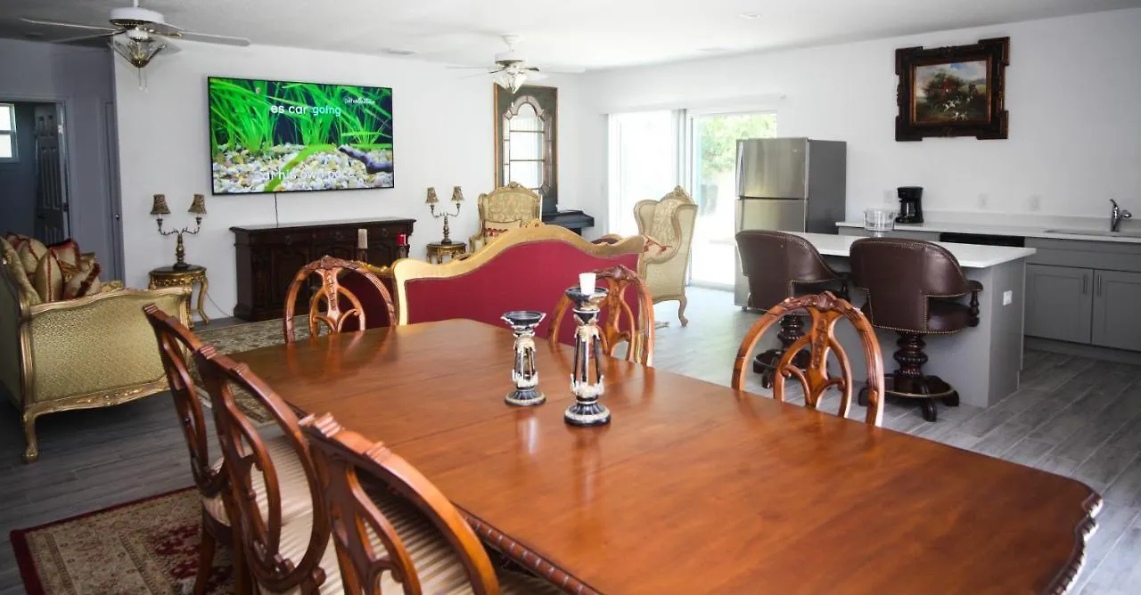 Guest house A Beautiful Queen Bedroom Orlando