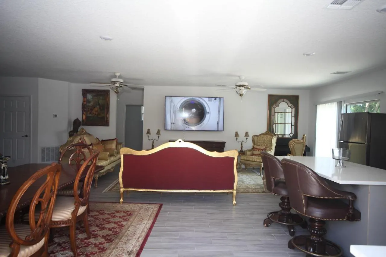Guest house A Beautiful Queen Bedroom Orlando