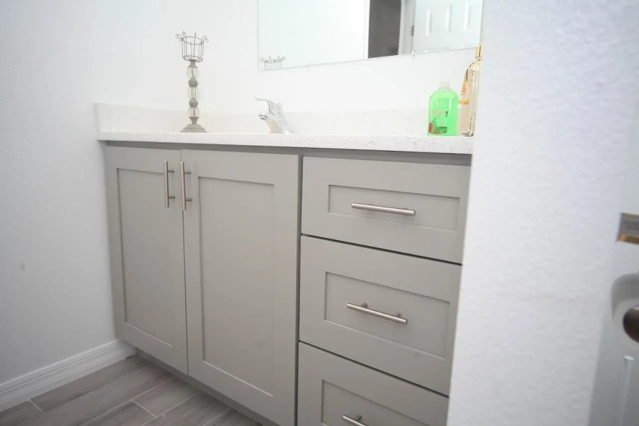 A Beautiful Queen Bedroom Orlando 0*,