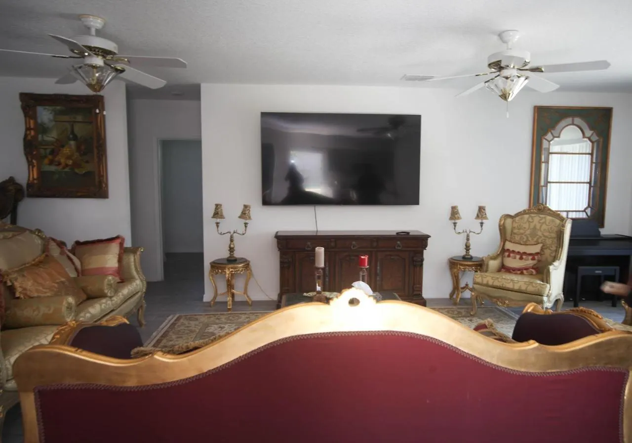 Guest house A Beautiful Queen Bedroom Orlando